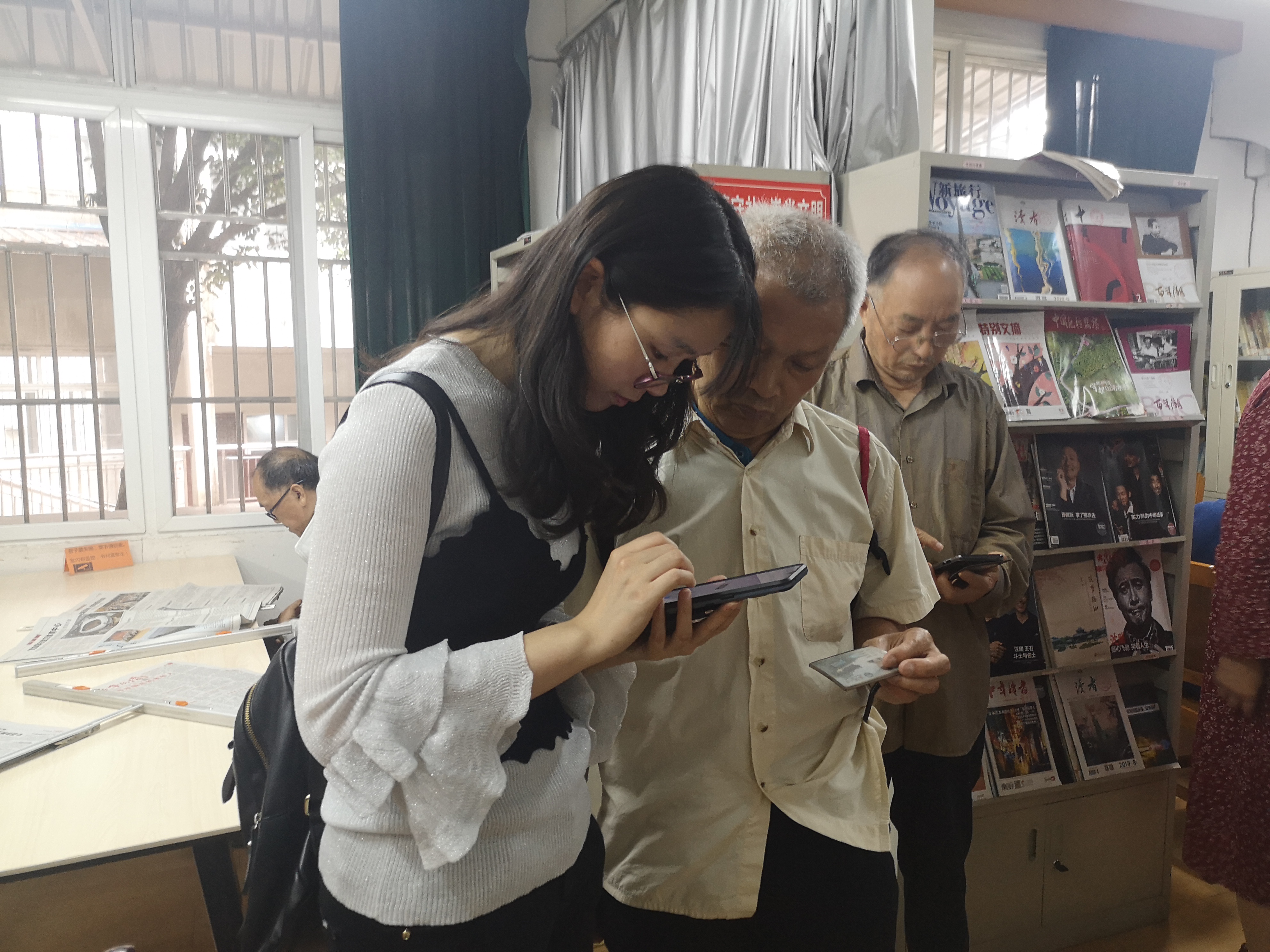 第1张:志愿服务活动进行中.jpg